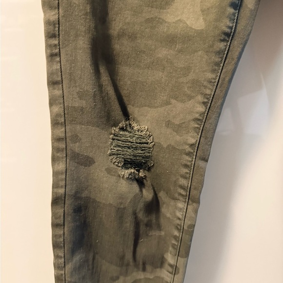 American Eagle Outfitters Camo Jeans - Picture 2 of 6